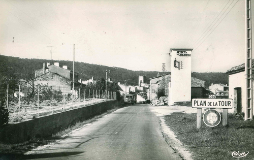 001-M Grinda Entree village rte grimaud